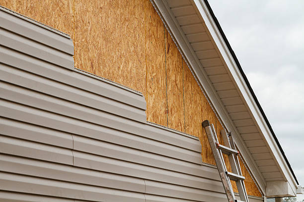 Professional Wood Siding technician working in Farnham, VA
